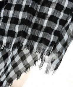 SF942 Black – Classic Plaid Pattern Women Tassel Scarf