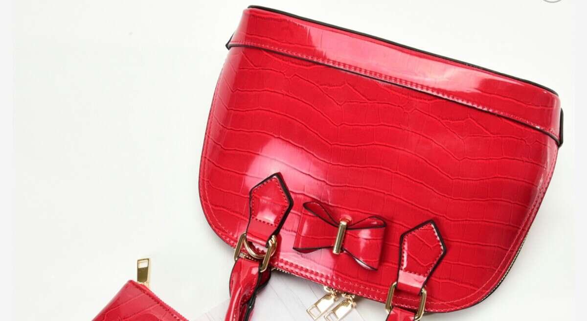 what-colour-handbag-goes-with-everything-classic-fashion-styles