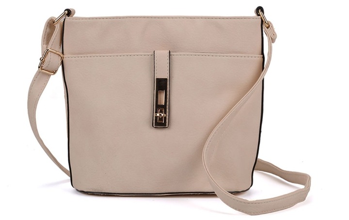 Difference between a crossbody bag and a shoulder bag