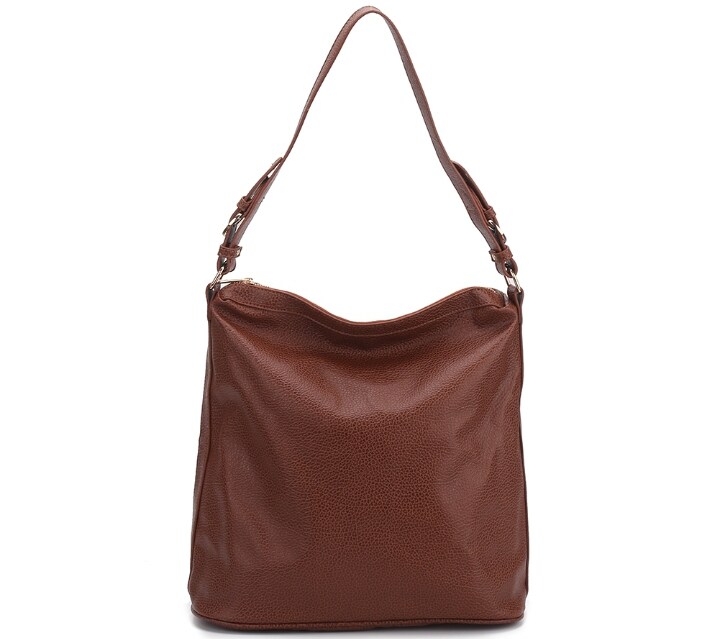 Difference between a handbag and a shoulder bag